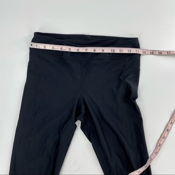 HeatGear Under Armour Capris in Black - Picture 5 of 10